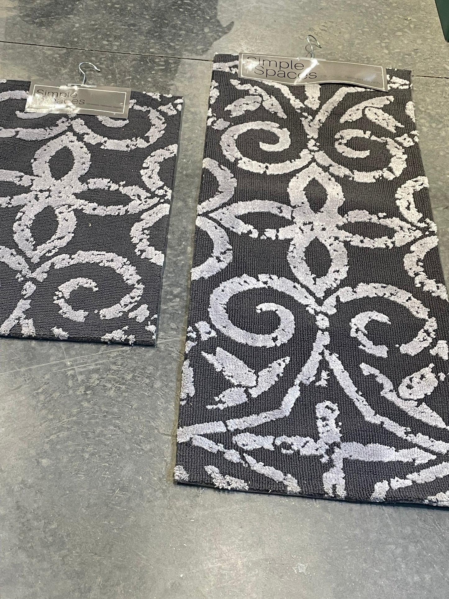 Gray Gate Rug-21” x 54”