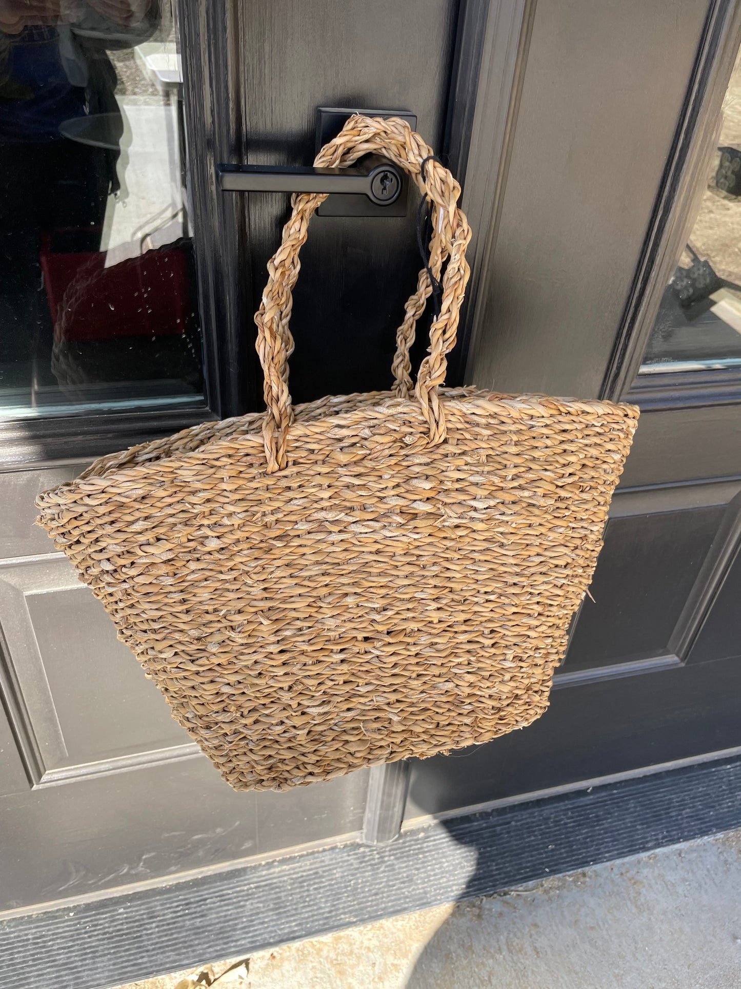 Oval Seagrass Basket w/ Handle