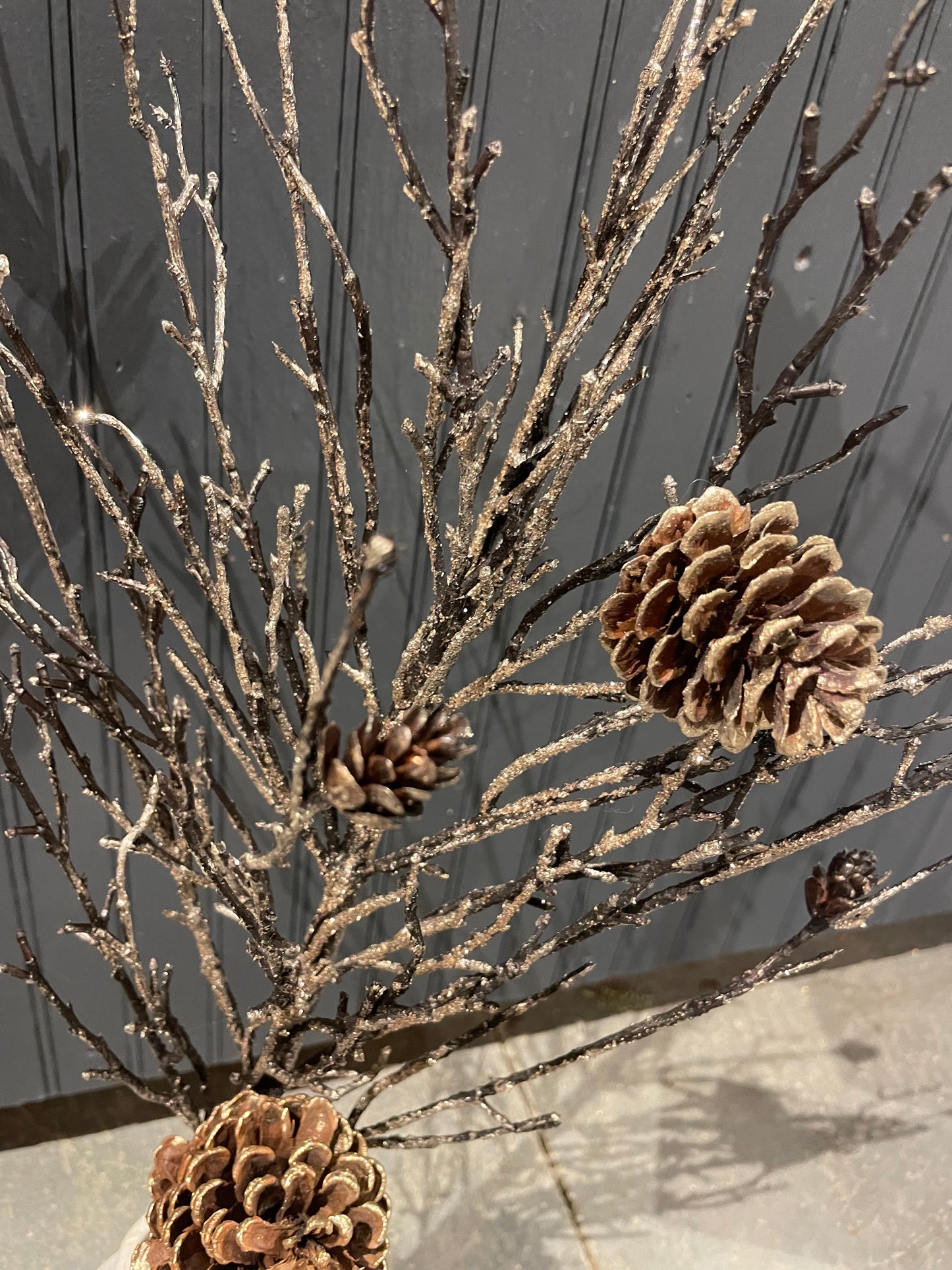 BrownTwig w/Pinecones