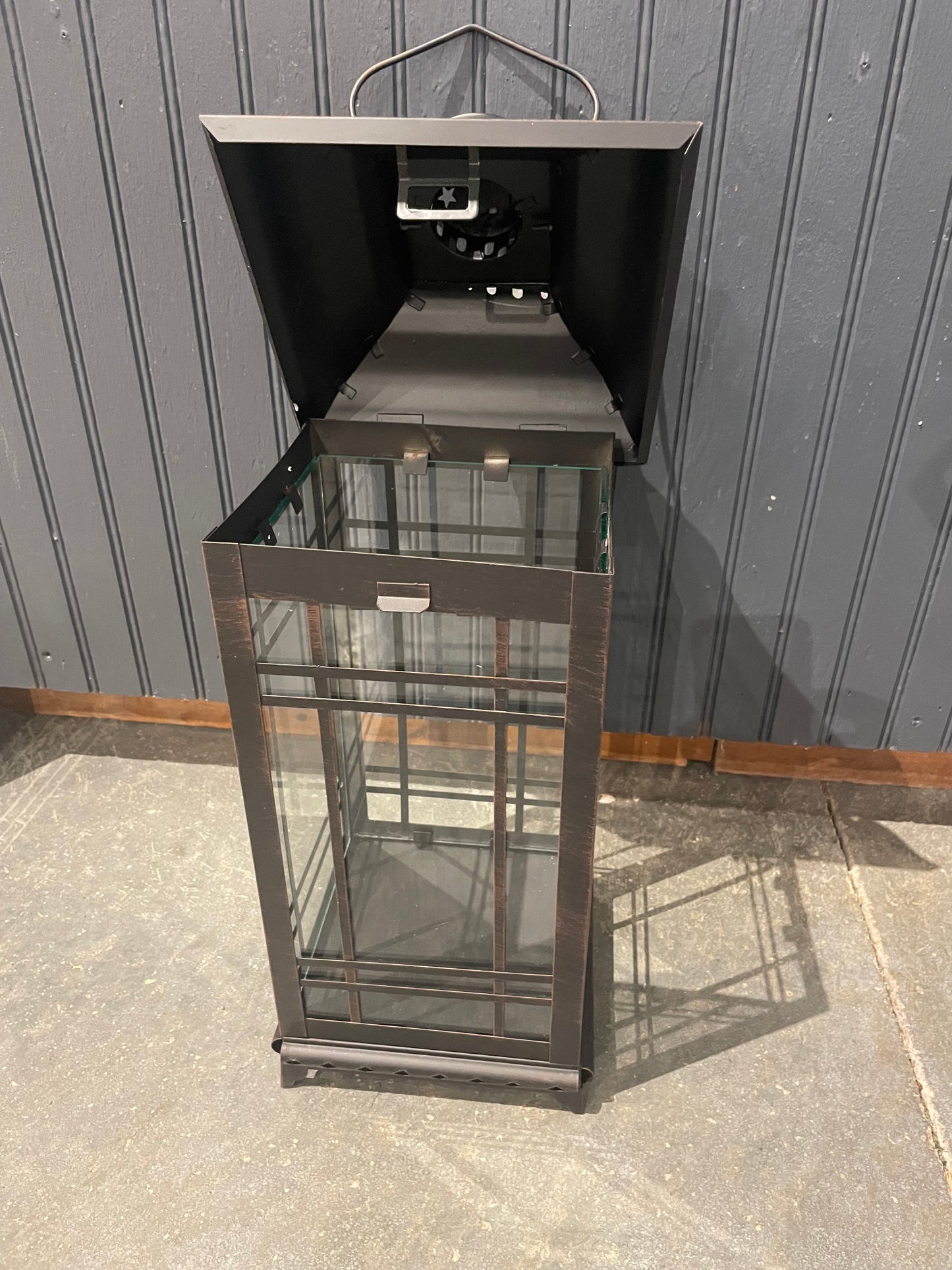 Black Metal Lantern-med