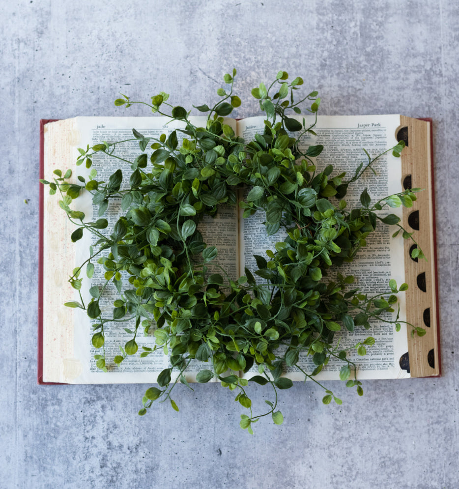 14” Vinca Leaf Candle Ring
