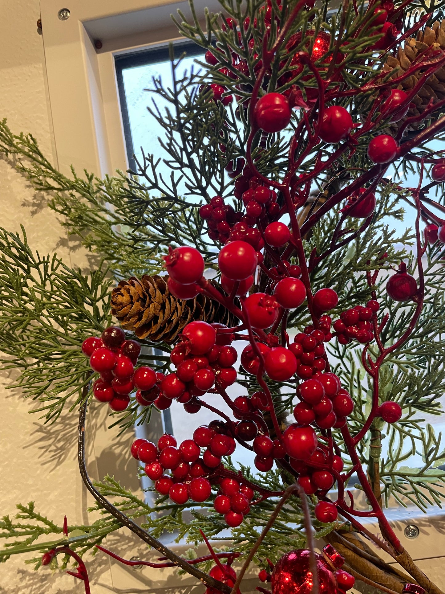 25” Pine,Berries & Bells Wreath