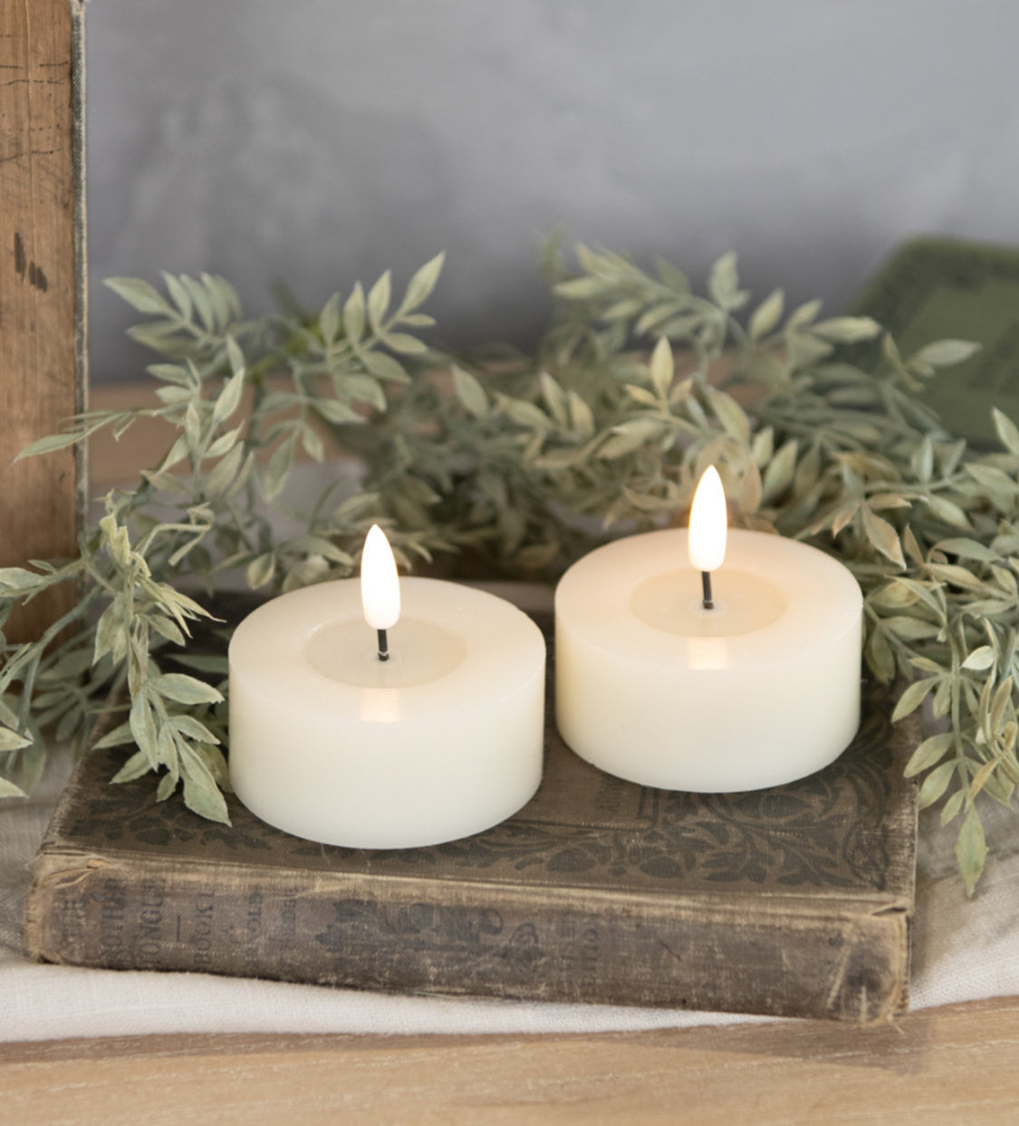 Oversized 3D Flame Cream Tea light Candles w/Melting Effect
