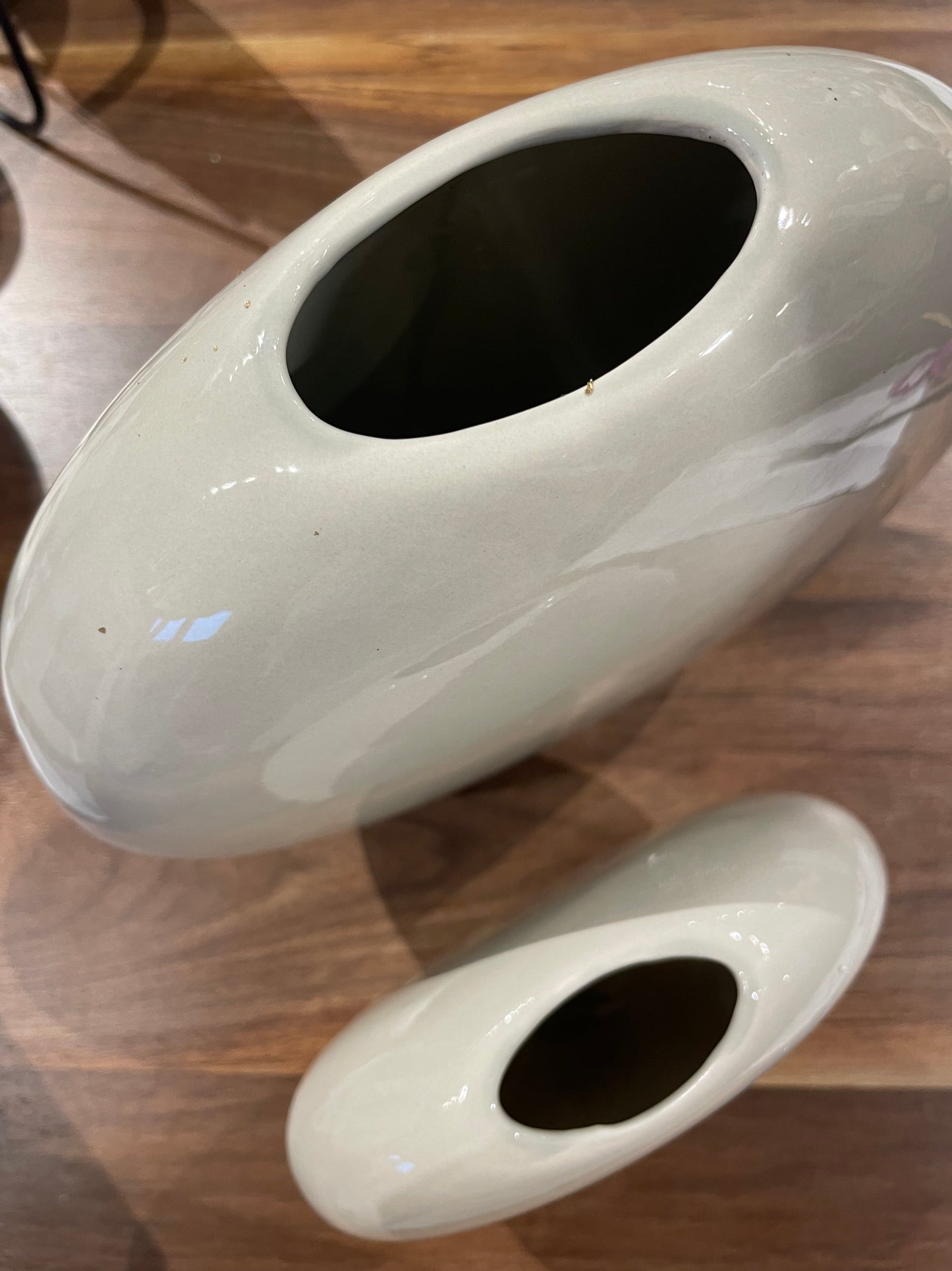 Cream Round Flat Vase-Lg