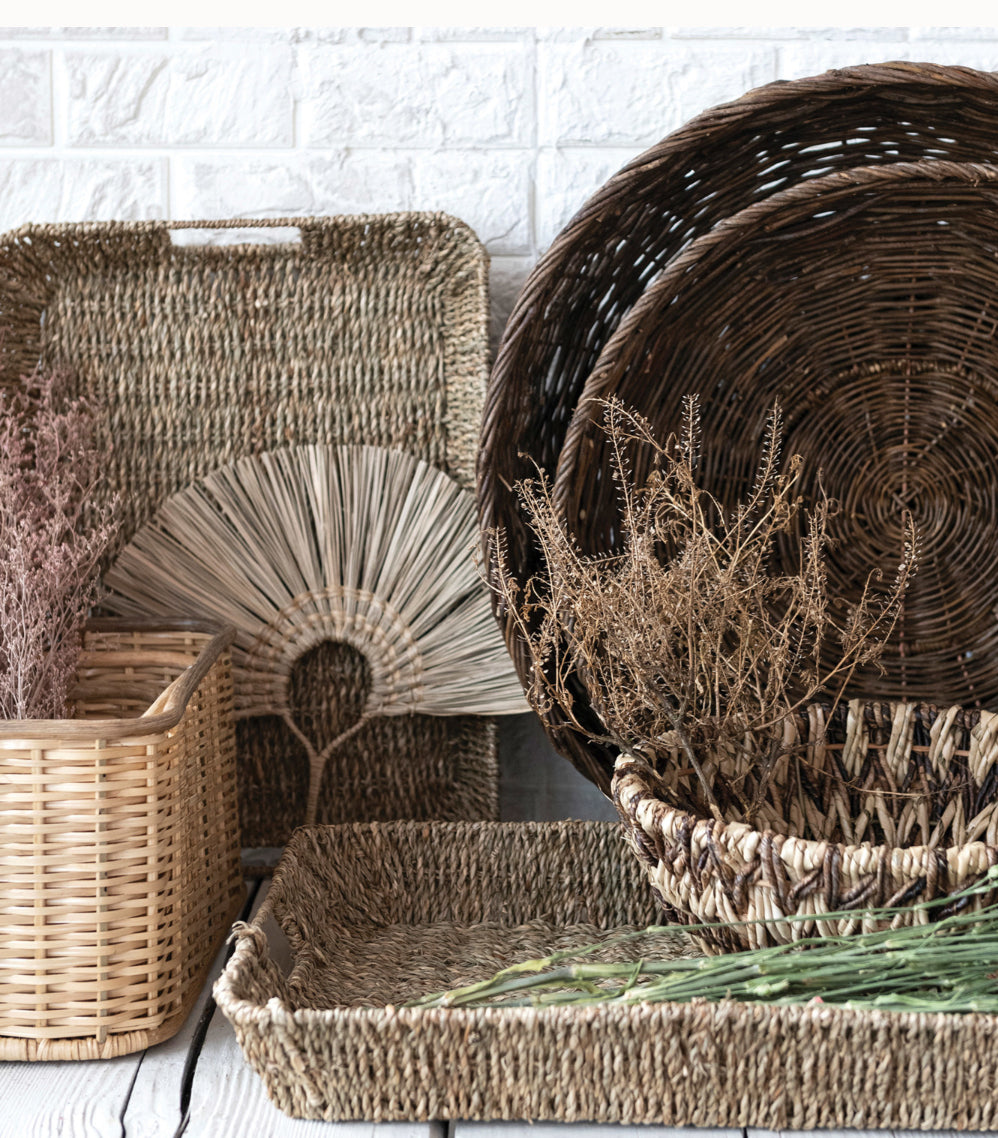 Hand-Woven Seagrass Fan Wall Decor w/Wood Handle