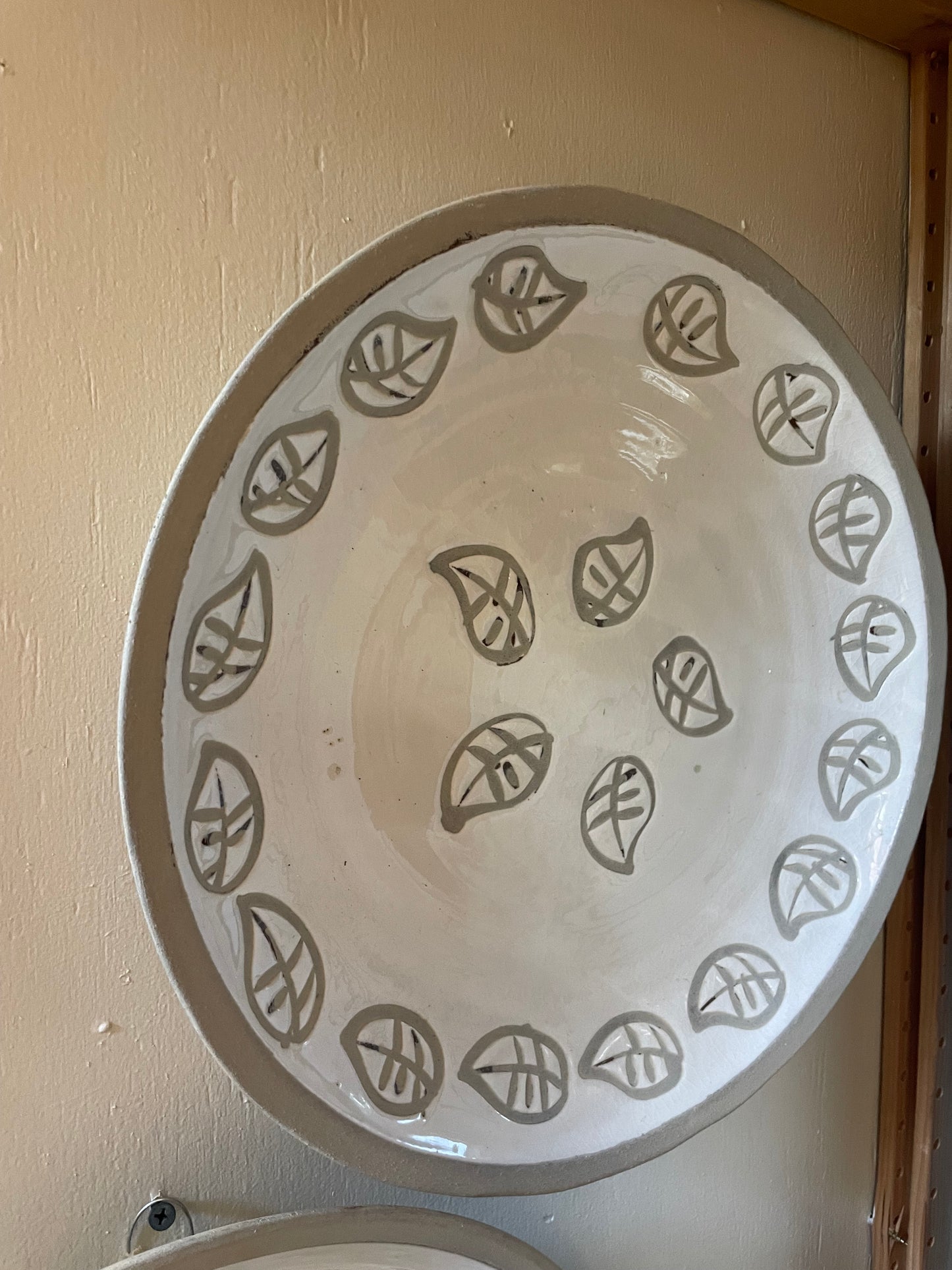 White/Natural Hanging Plate-Asst.