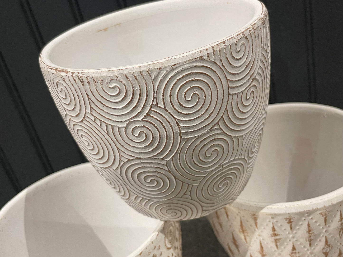 White pottery with natural patterns- 3 assorted