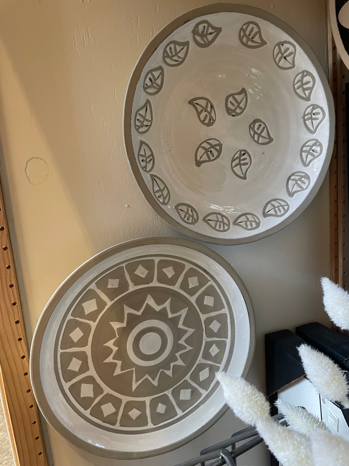 White/Natural Hanging Plate-Asst.