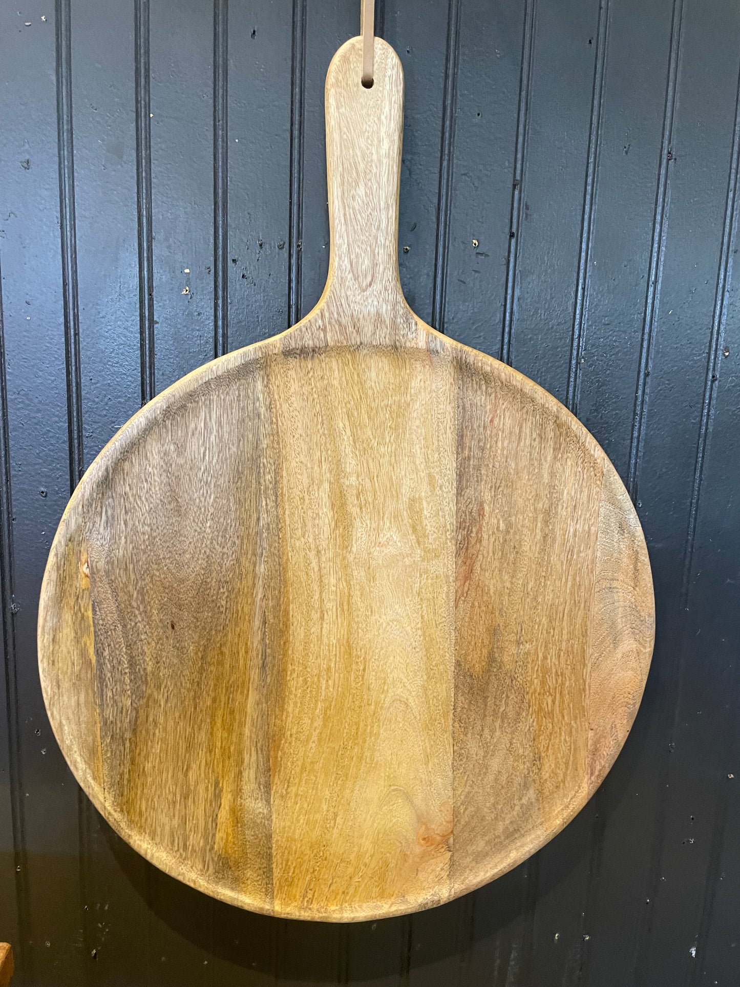 Acasia Round Wood Cutting Board w/Handle & leather Hanger