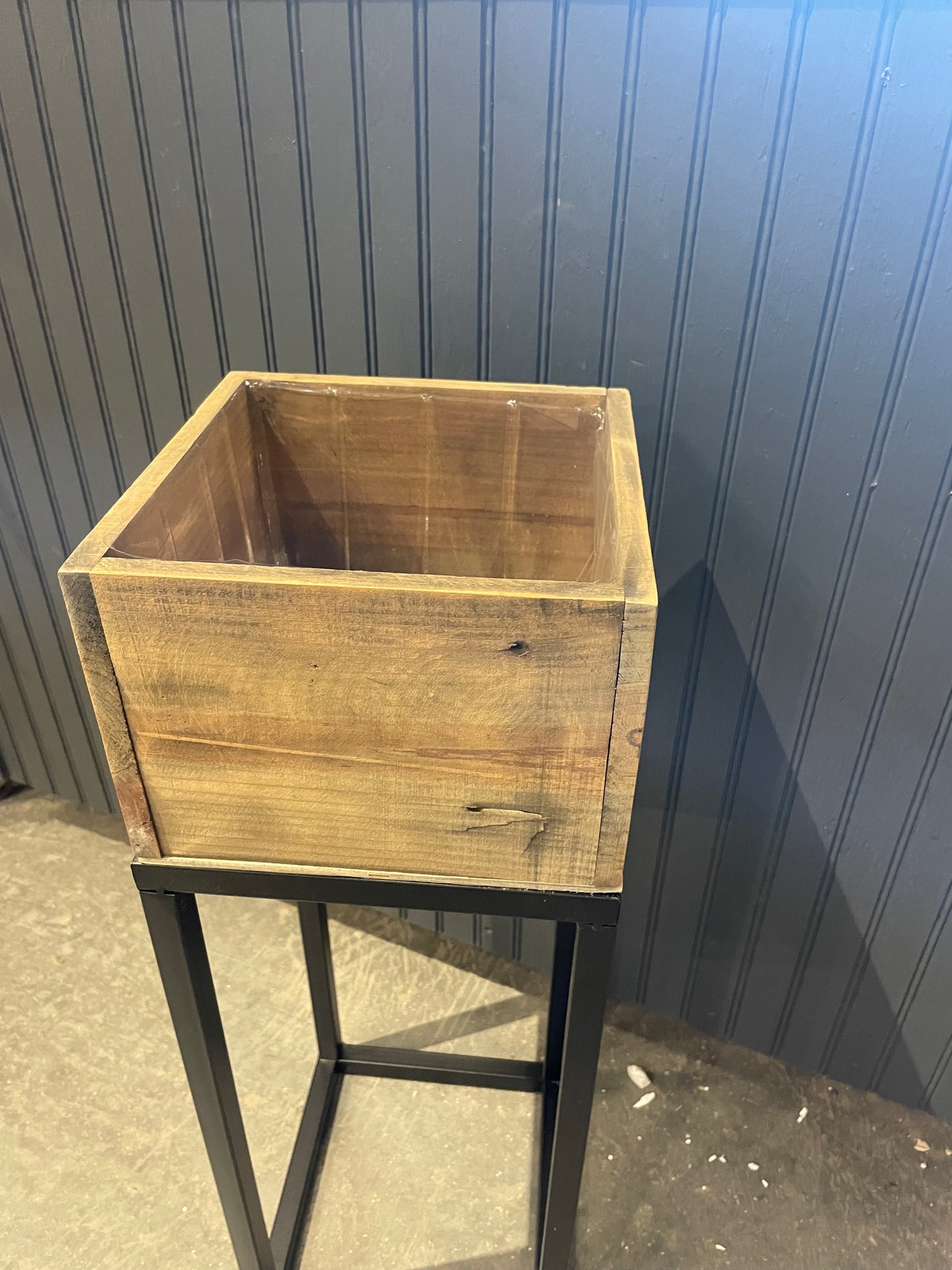 26.25” Wood Planter w/Metal Stand