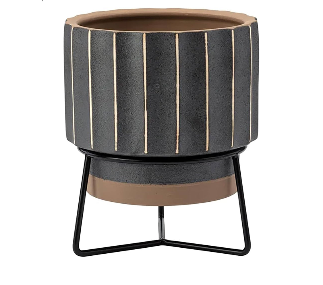 Ribbed Planter in Metal Stand