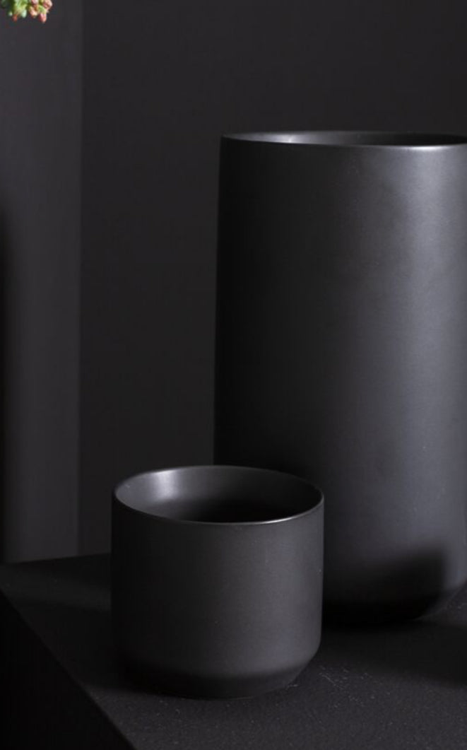 Black Kendall Pot