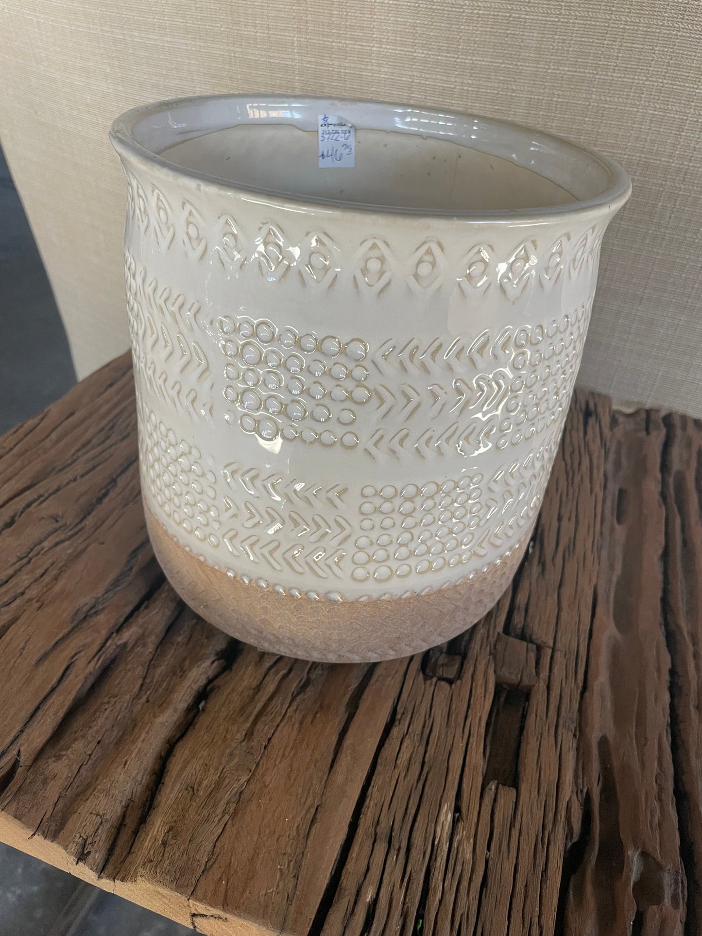 2 Tone Pottery with textured finish-white/natural