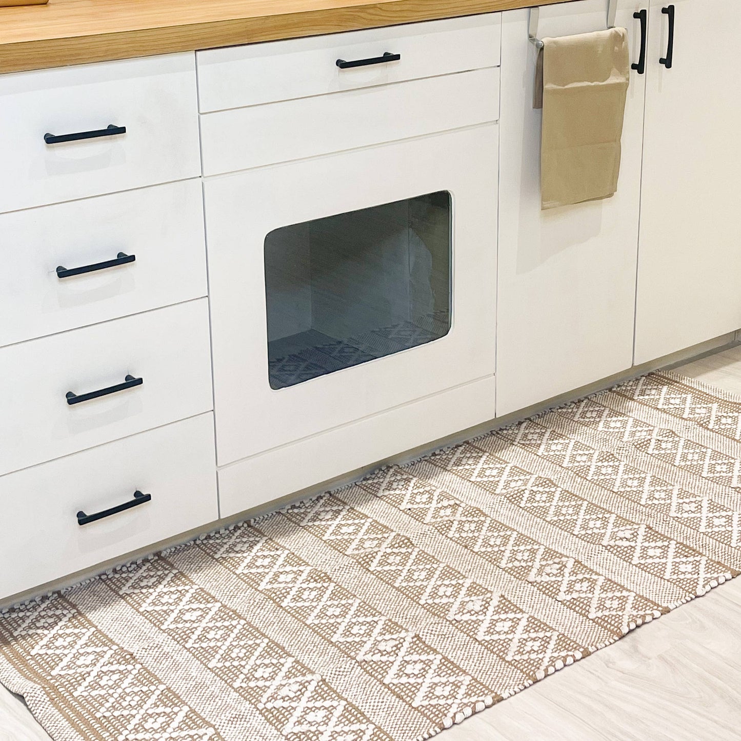 MOROCCO RUNNER RUG, BEIGE-WHITE, 2' x5'.