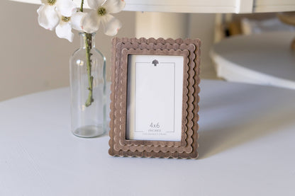 Wood scallop photo frame for 4x6 pic, espresso - 17025