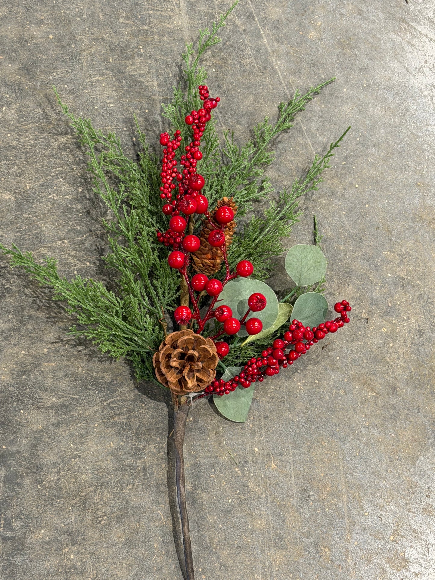 Evergreen w/Pinecone & Red Berries