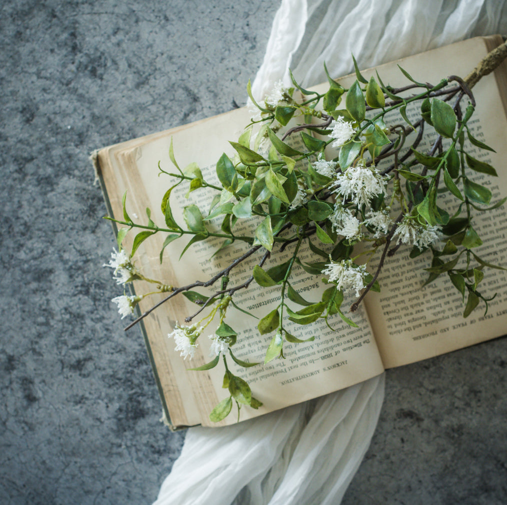 18” Ivy & Tea Leaf wlWhite Flowers Spray