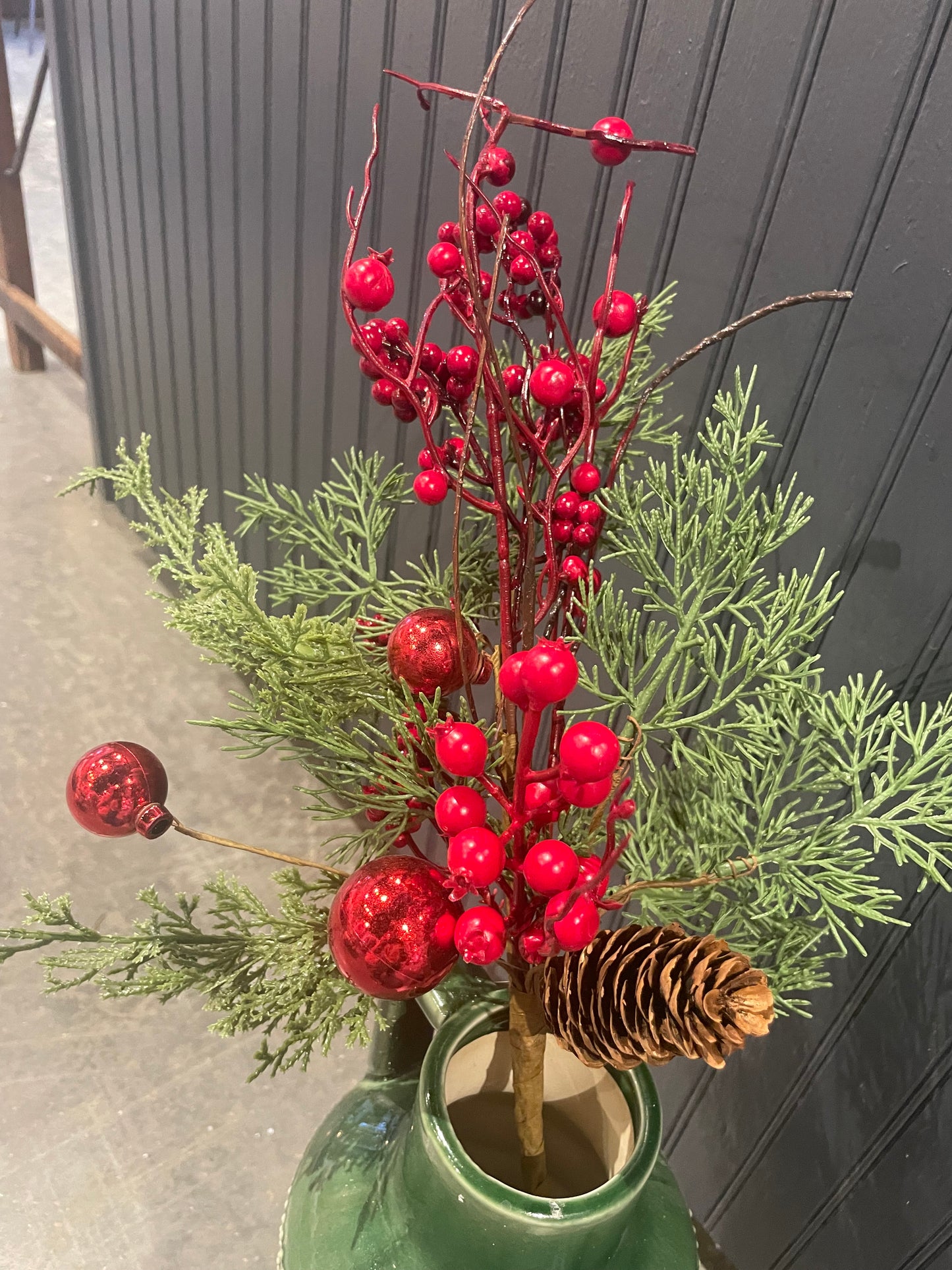 Red Berry/Bell Pine Spray