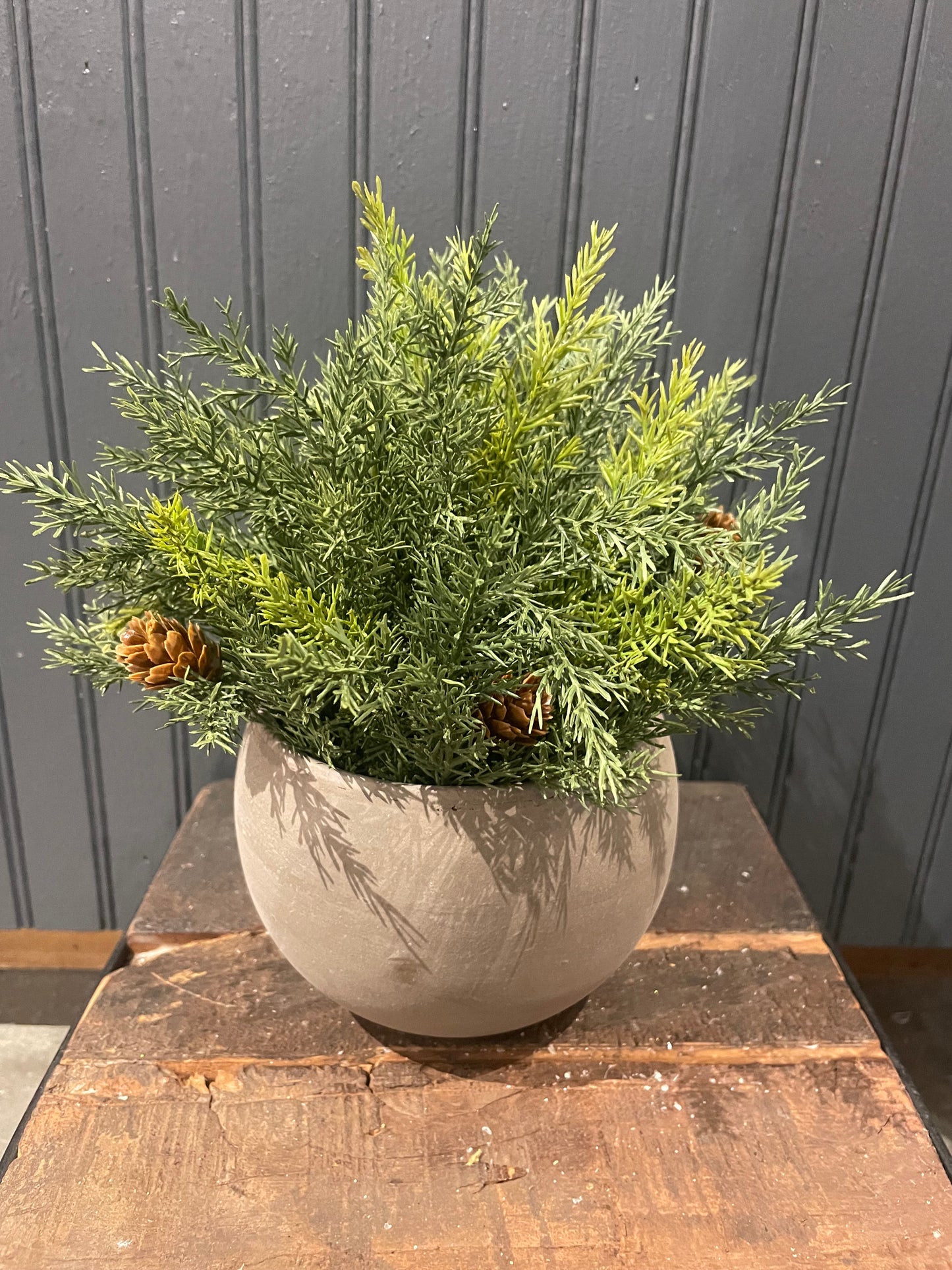 Cedar 1/2 Orb w/Pinecones