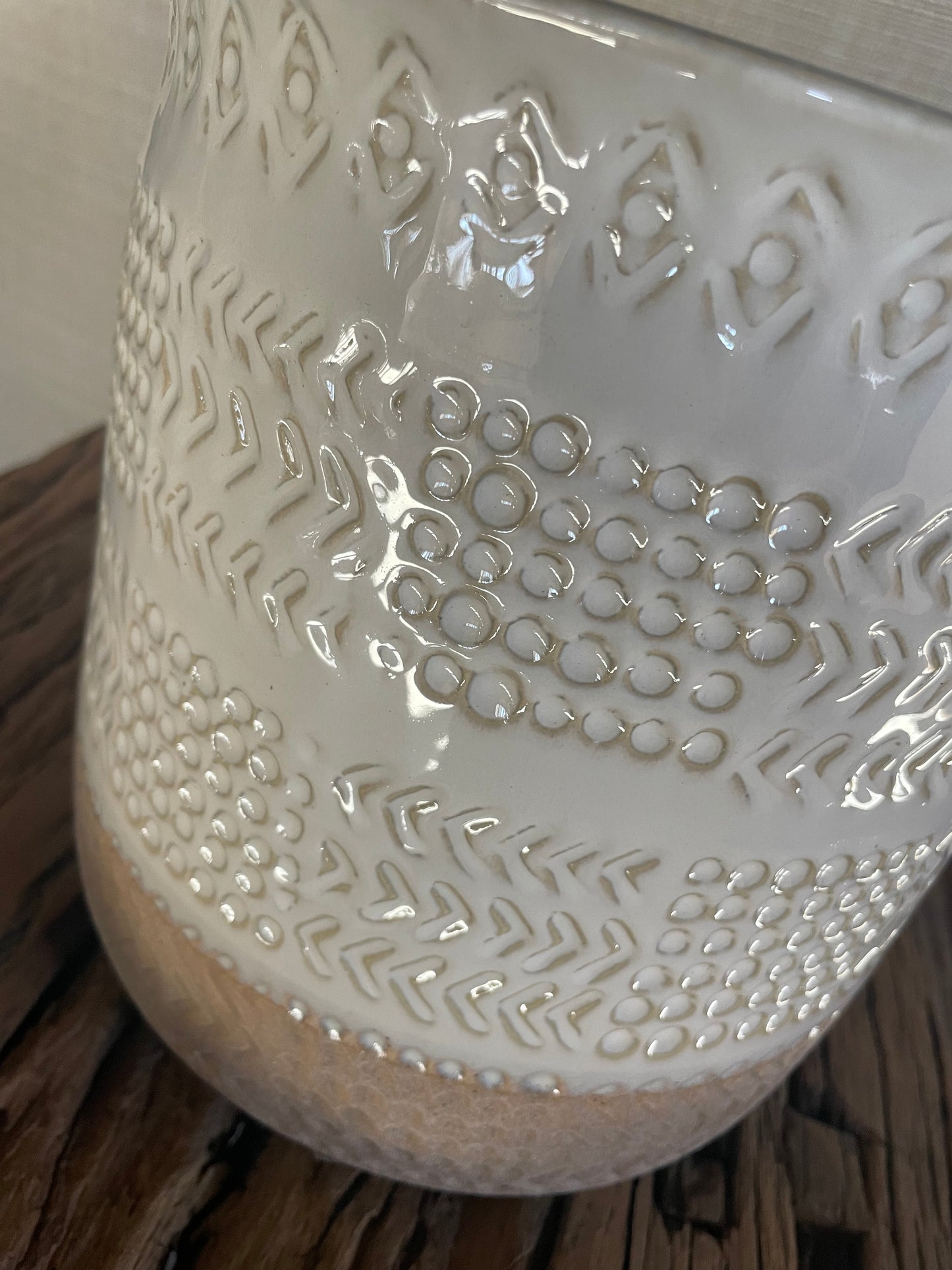 2 Tone Pottery with textured finish-white/natural