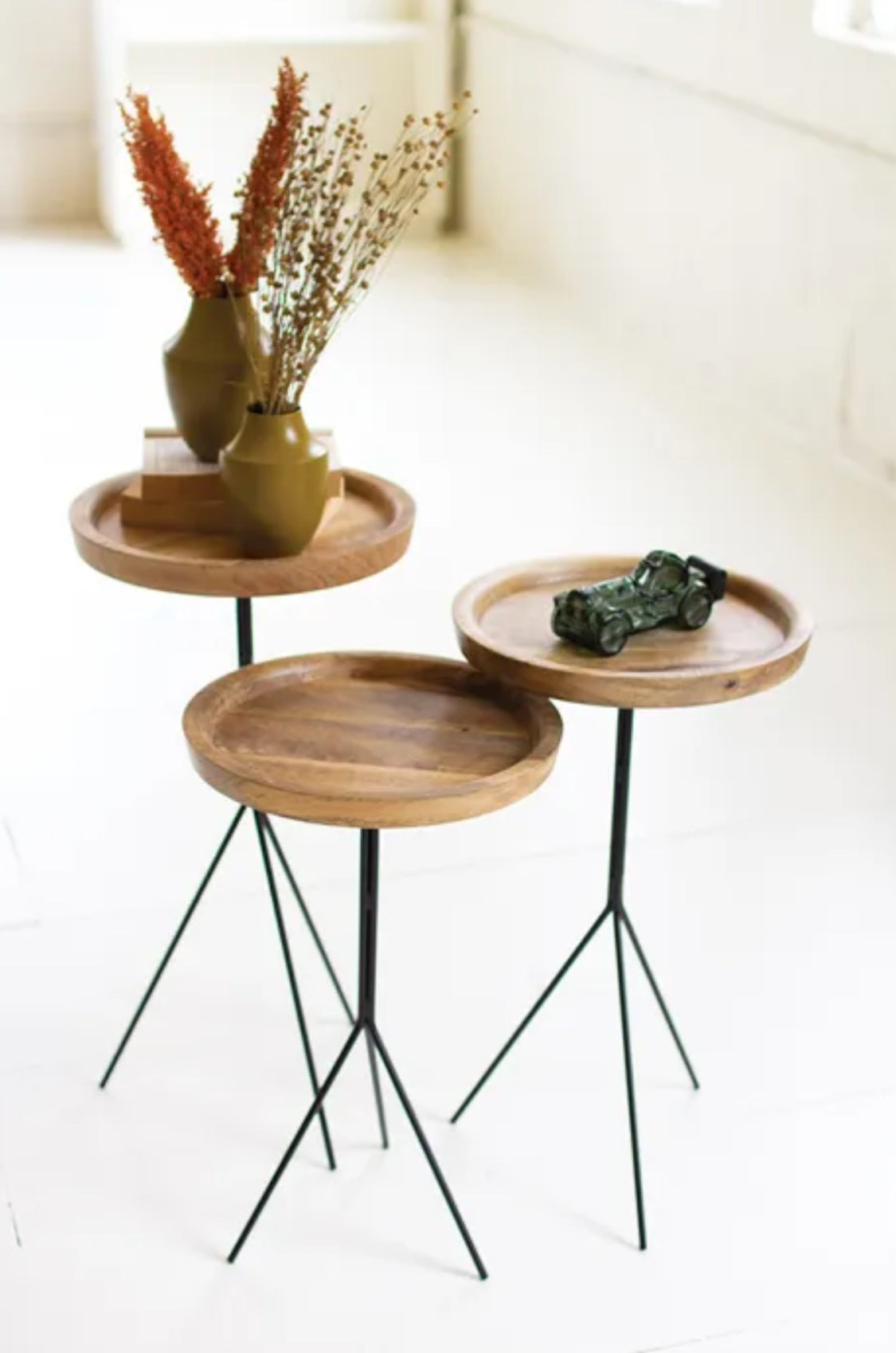 Round Wooden Top Accent Table w/ Metal /legs