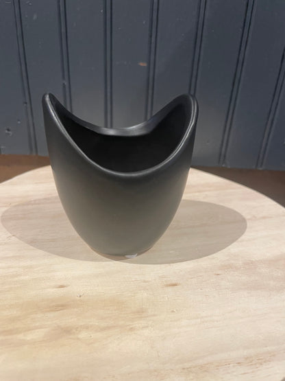 Black Oval Blossom Pot-4