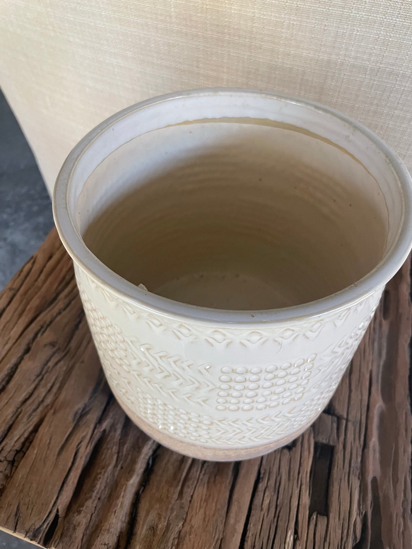 2 Tone Pottery with textured finish-white/natural