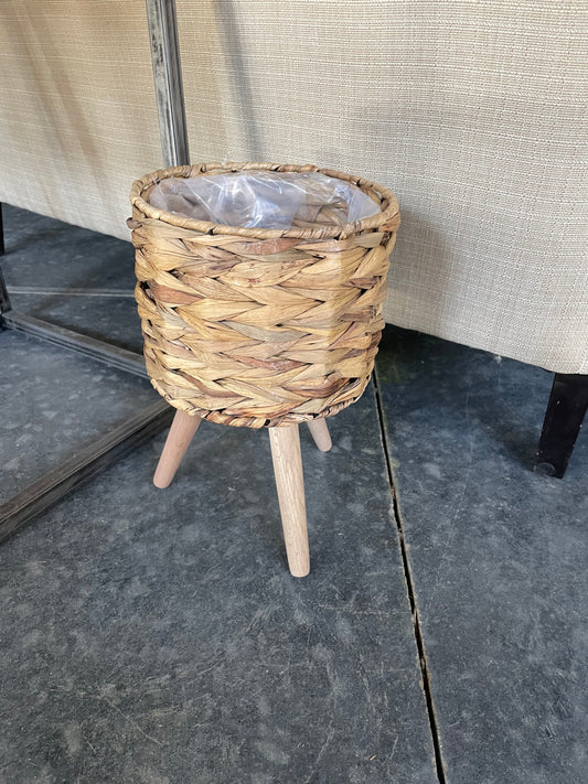 Wicker Basket w/Wood Feet