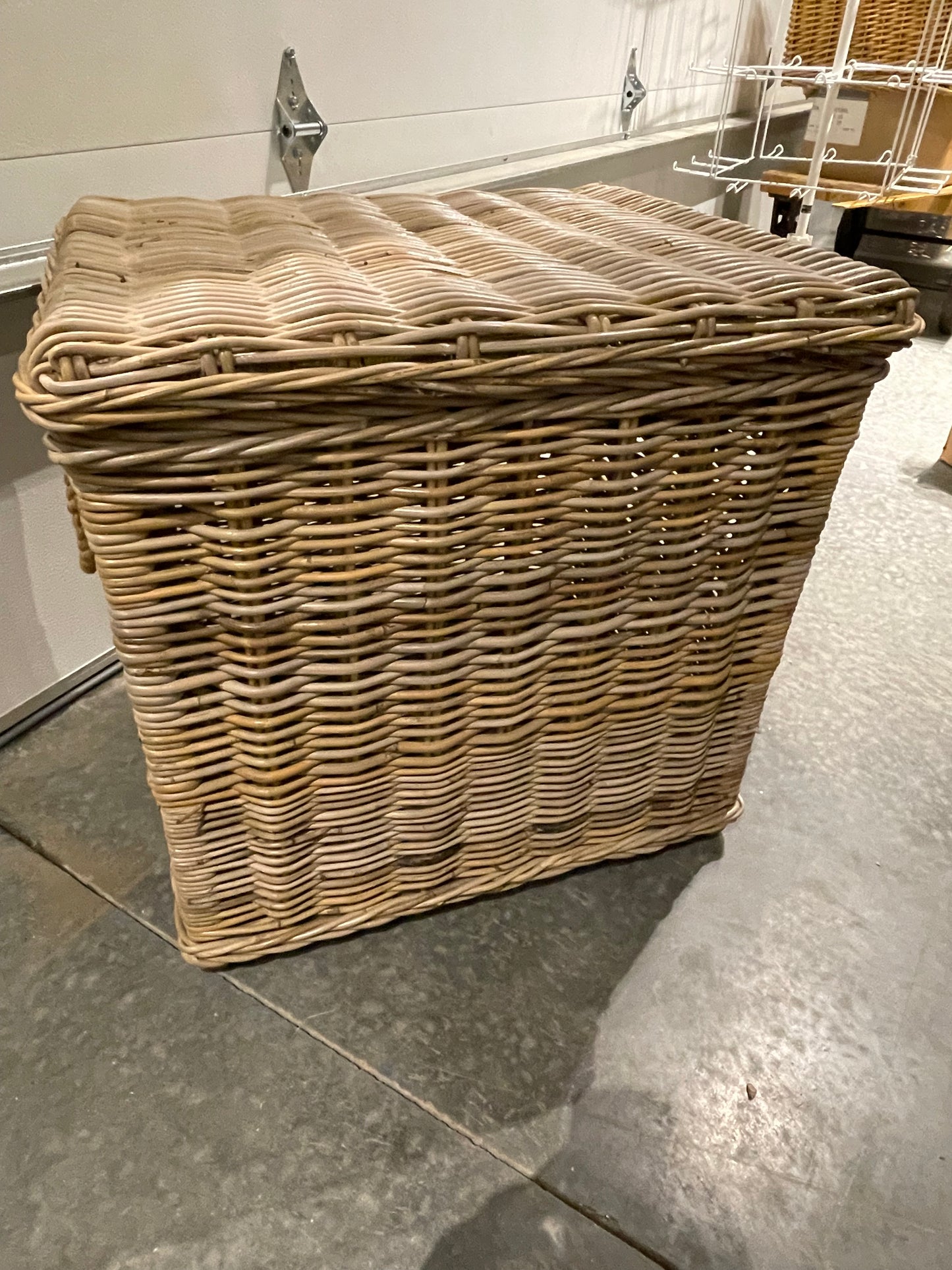 Wicker Trunk w/ Rope Handles-lg