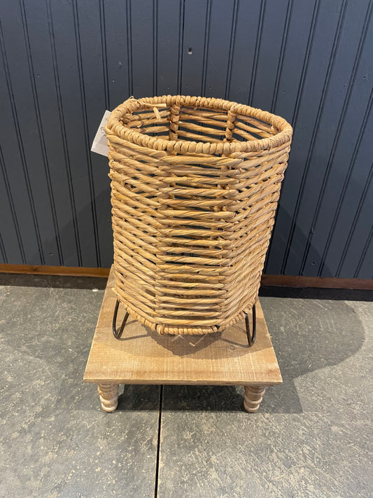 Woven Rush & Metal Basket w/Metal Feet
