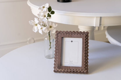 Wood scallop photo frame for 5x7 pic, espresso - 17030