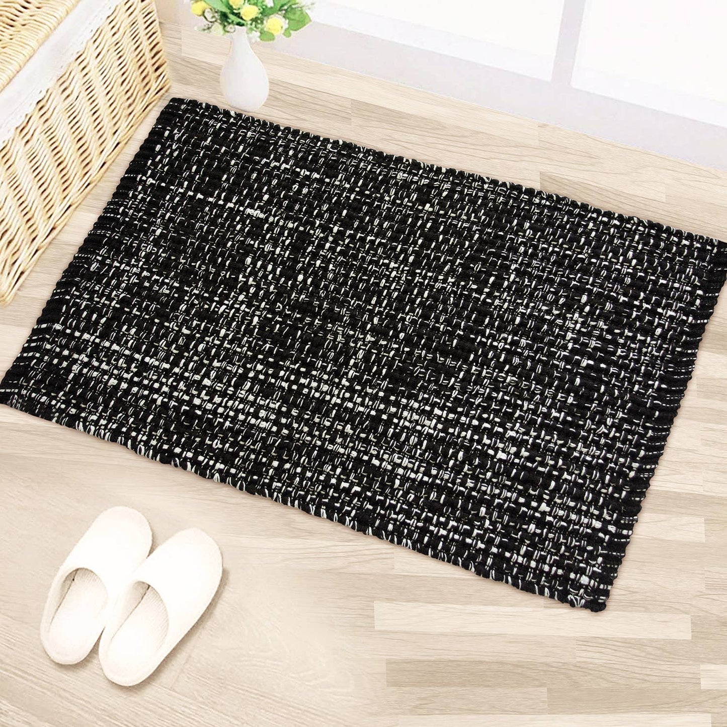 WAFFLE RUG, BLACK/WHITE, 21'' x 34''.