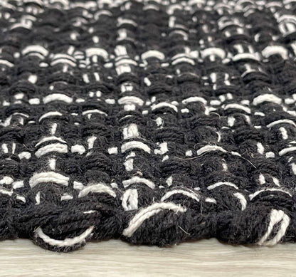WAFFLE RUNNER, BLACK-WHITE, 2' x5'.