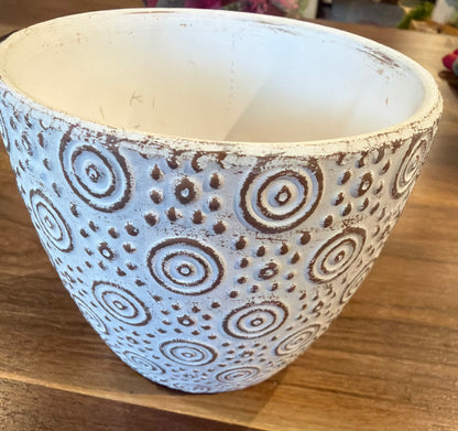 White pottery with natural Circles pattern