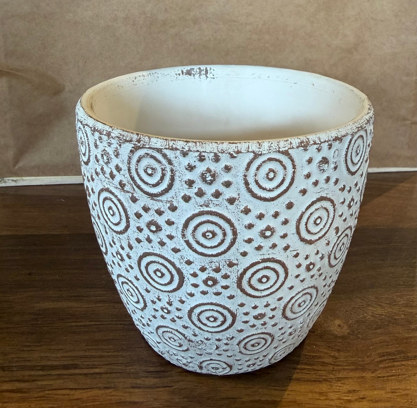 White pottery with natural Circles pattern