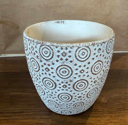 White pottery with natural Circles pattern