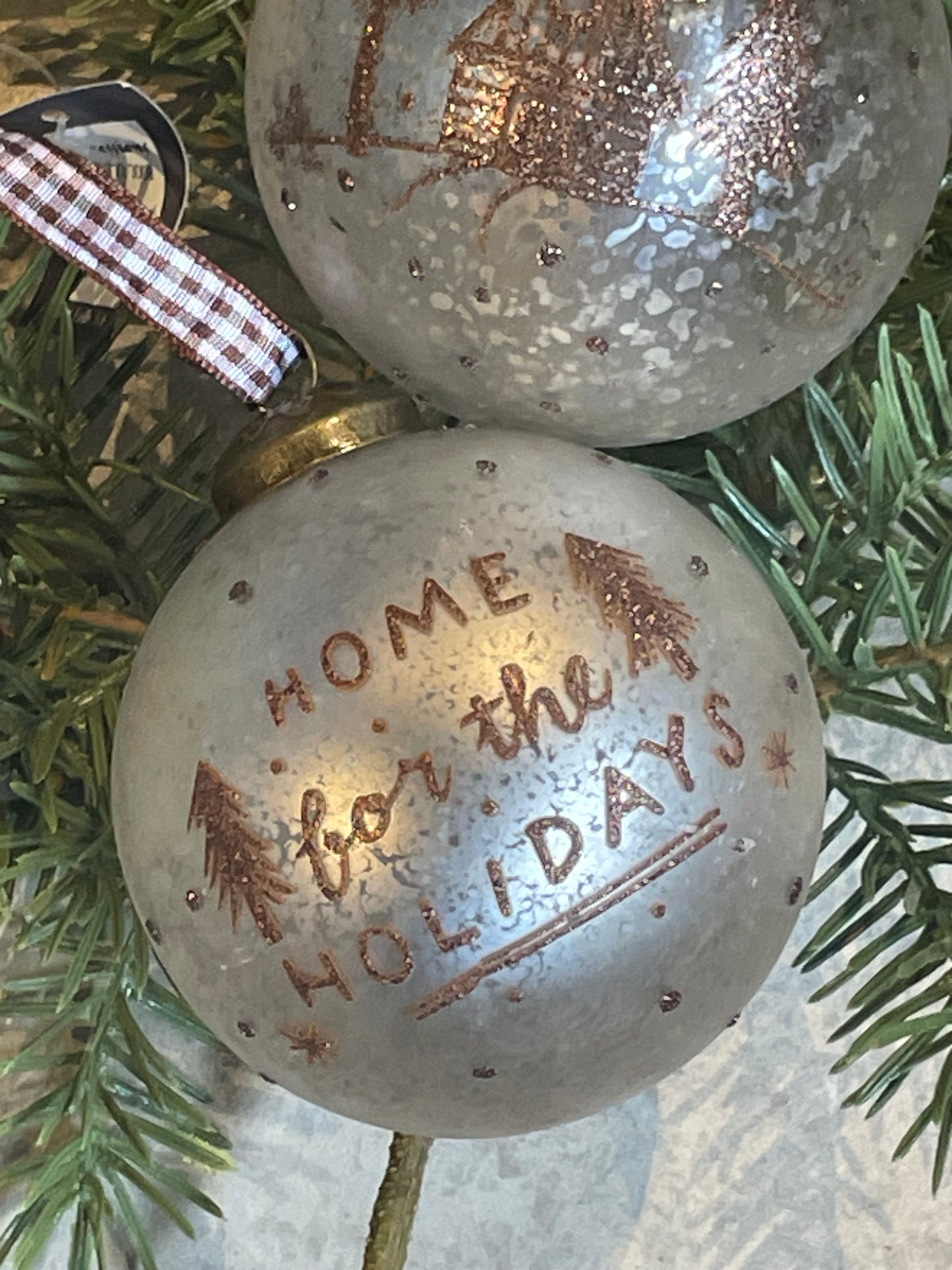 Mercury Ball Ornament w/Gold Accent-2Asst.
