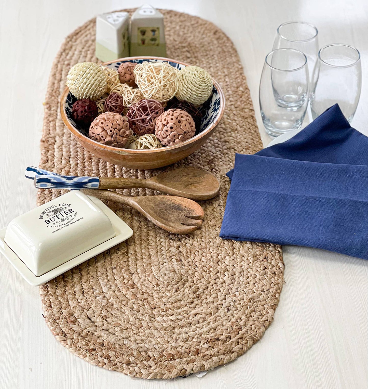OVAL BRAIDED TABLE RUNNER, NATURAL JUTE, 13'' x 36''.