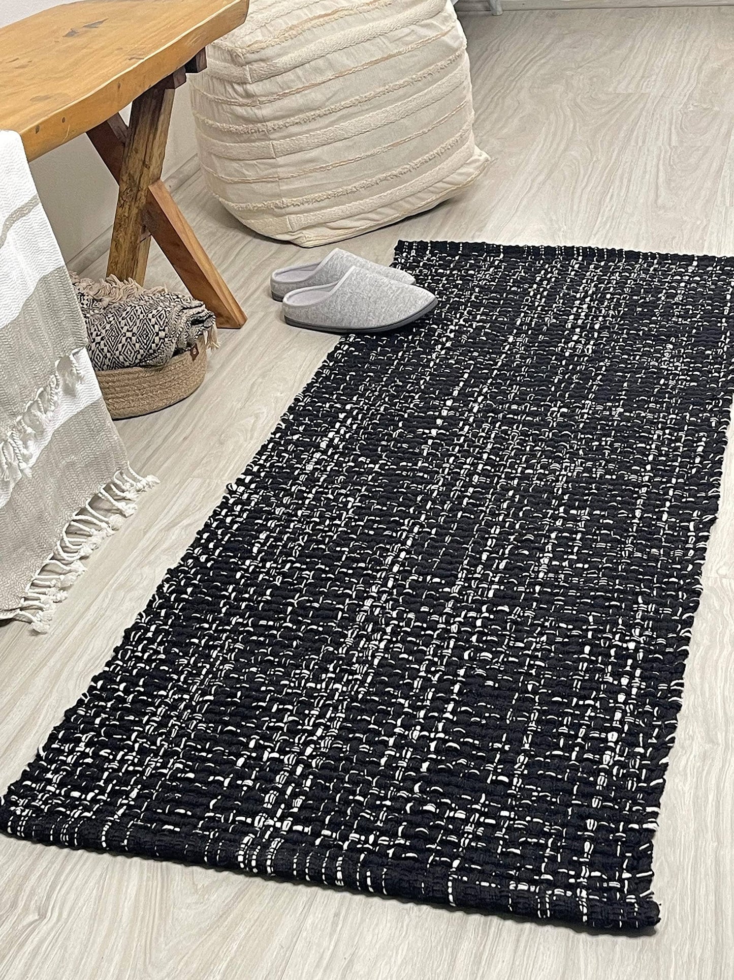 WAFFLE RUNNER, BLACK-WHITE, 2' x5'.