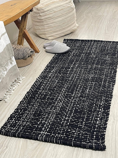 WAFFLE RUNNER, BLACK-WHITE, 2' x5'.