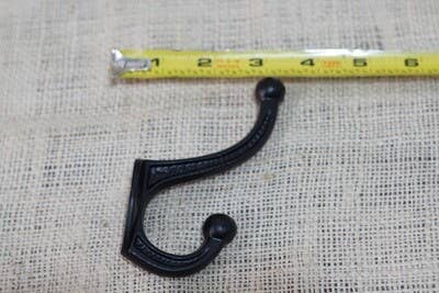 BLACK COAT HOOK  4"
